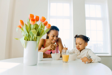 7 Healthy Gift Ideas for Your Mom This Mother's Day